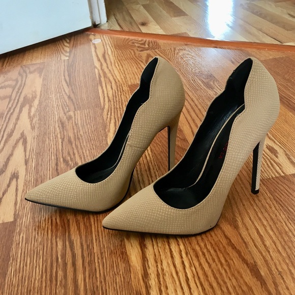 Heels - Picture 2 of 3